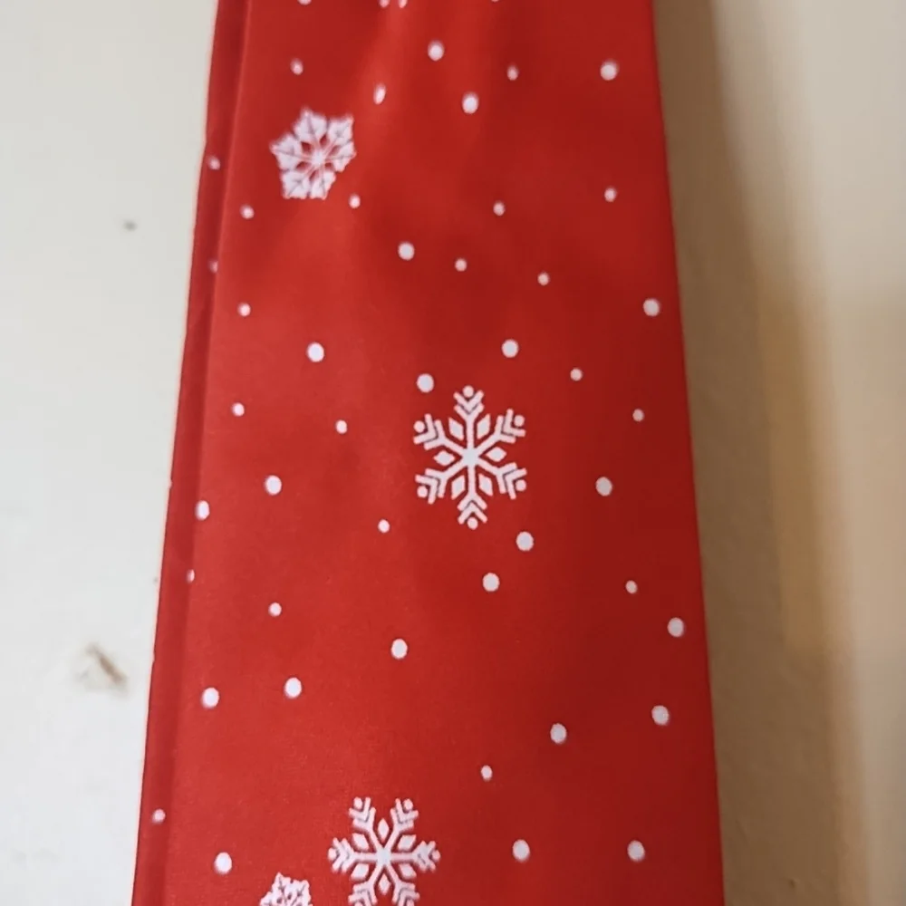 Holidays Festive Red Snowman/Snow‎ Flakes Christmas Tie